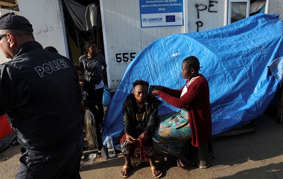 Migranti v uprchlickém táboe Moria na eckém ostrov Lesbos (27. listopadu...