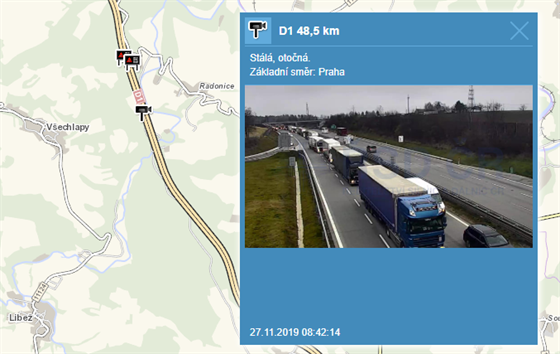 Kolona kamion ped nehodou na 39. km D1 ve smru na Prahu podle kamery...