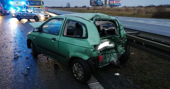 Na dálnici D7 na úrovní Makotas se srazilo osobní auto, dodávka a nákladní...