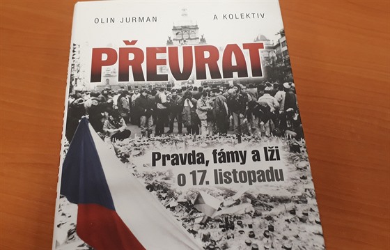 Knihu Pevrat s podtitulem Pravda, fámy a li o 17.listopadu pili poktít...