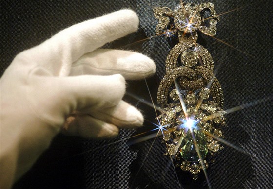 Zelený diamant byl natstí v dob krádee vystaven Metropolitním muzeu v New...