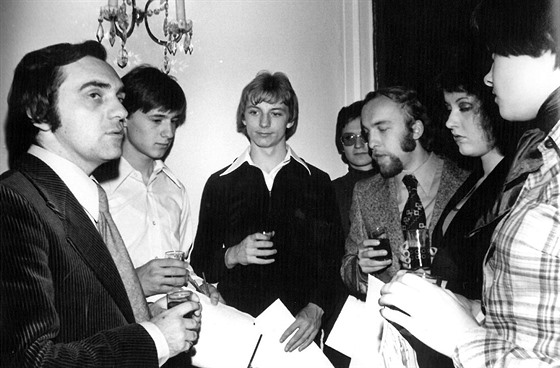 Petr Kotvald (druhý zleva) a Petr Sepéi (uprosted) byli po Mladé písni...