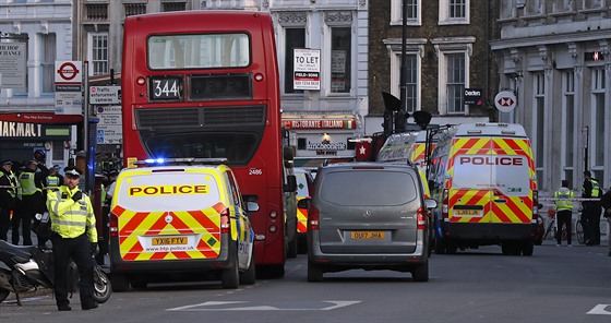 V centru Londýna na most London Bridge se údajn stílelo. Na míst jsou...