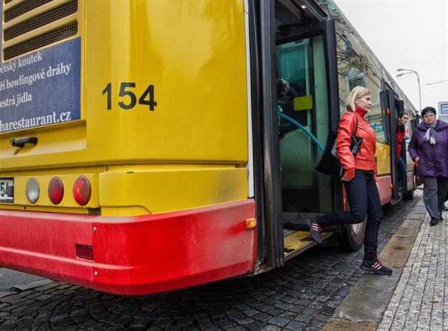Nízkopodlaní autobusy hradeckého dopravního podniku (16. 1. 2013)
