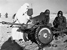 Zimní válka 1939 - 1940, sovttí vojáci s ukoistným protitankovým kanonem...