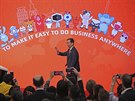 Pedseda a CEO spolenosti Alibaba Daniel Zhang bhem ceremoniálu pi...