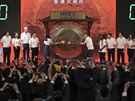 Zaměstnanci a zákazníci společnosti Alibaba Group během slavnostního...