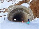 Tunel o délce 140 m je vystlaný dostatenou vrstvou snhu, má potebný spád, a...