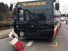 V praském Braníku se srazil autobus s osobním automobilem