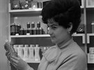 Luxusnjí kosmetika byla dostupná pouze v tuzexových obchodech. (únor 1969)