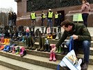 Symbolické holínky na demonstraci zemdlc v centru Berlína. (26. listopadu...