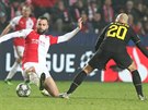 Slávistický záložník Josef Hušbauer a Valero z Interu Milán v utkání Ligy...