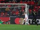 Romelu Lukaku z Interu Milán se vyhnul bránícímu slávistovi Jaroslavu Zelenému...