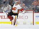 Branká Calgary David Rittich jásá po vítzství Flames po nájezdech.