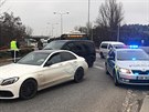 Nehoda dvou aut a autobusu v Braníku. (27. 11. 2019)