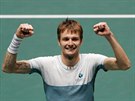 Alexander Bublik z Kazachstánu slaví výhru v Davis Cupu.