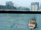 Rozbité okno Polytechnické univezity v Hongkongu (26. listopadu 2019).