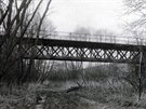Ocelový most pes Mladotický potok v 70. letech 20. století.  GPS:...