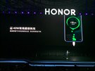 Honor V30 pouívá k nabíjení kabelem 40 W, bezdrátov 27 W a telefon sám o sob...