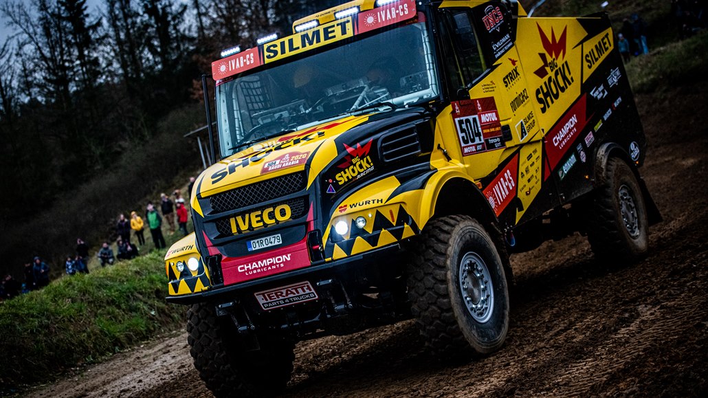 Karel s Anežkou míří na Rallye Dakar. Martin Macík nás před odjezdem svezl