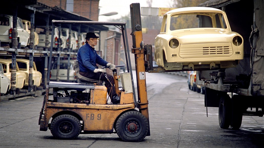 Výroba trabantů v německém Cvikově (listopad 1990)