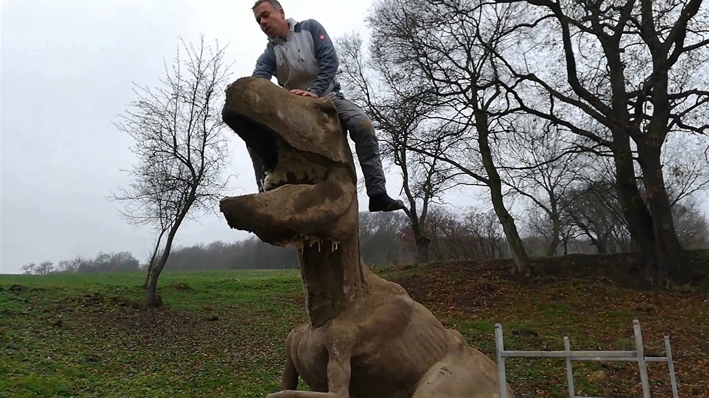 U severočeských Hrobčic vzniká nové lákadlo pro turisty: údolí dinosaurů