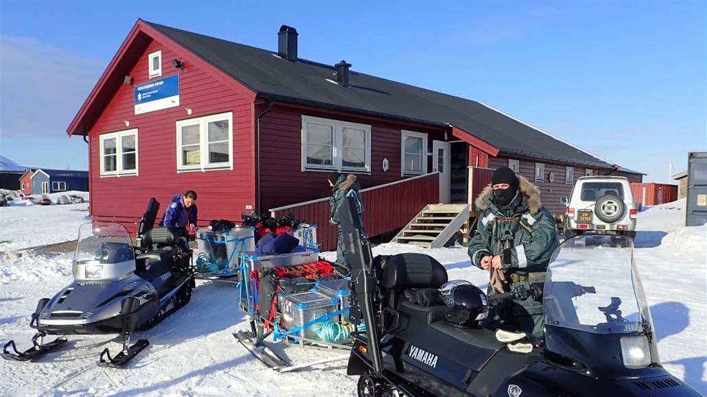 Vdci musejí na arktické výzkumné stanici snáet teploty padající k minus 35 °C.