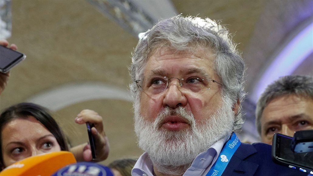 Ukrajinský oligarcha Ihor Kolomojskyj hovo�í s noviná�i v Kyjev�. (13. zá�í...