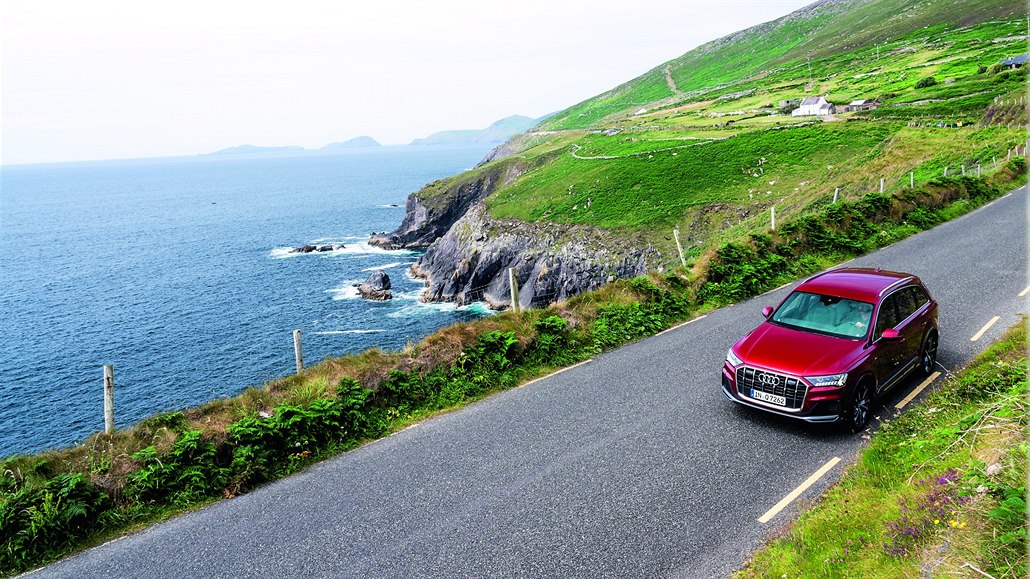I na úzkých a klikatých cestách irského pobřeží se s Q7 cestovalo příjemně.