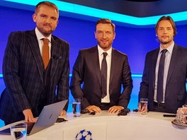 Moderátor Libor Bouček (vlevo) ve studiu O2 TV Sport společně s Vladimírem...
