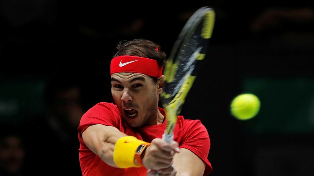 Rafael Nadal v semifinle Davis Cupu v utkn proti Danielu Evansovi.