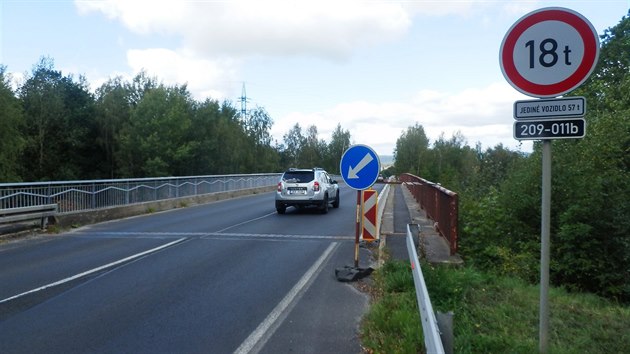 Most přes železniční trať u Nového Sedla na silnici II/209 je od 18. listopadu 2019 uzavřený kvůli demolici a následné výstavbě nového mostu.