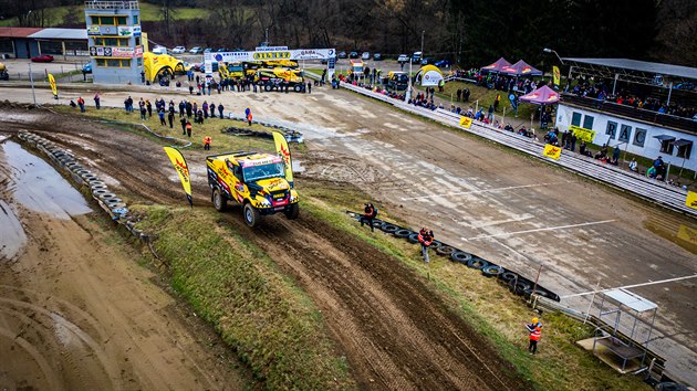 Posledn trnink Martina Macka s novm zvodnm specilem Iveco v Sedlanech ped odjezdem na Rally Dakar.