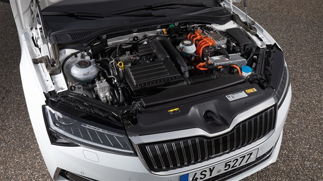 Plug-in hybridní Škoda Superb iV