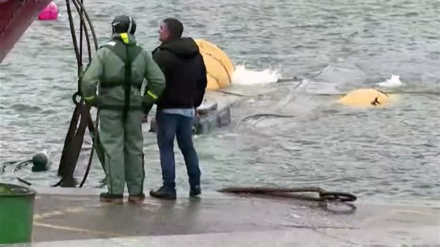 panlsk policie zadrela ponorku, kter vezla z Kolumbie pes ti tuny kokainu. V Evrop bylo takov plavidlo zadreno poprv. (25. listopadu 2019)