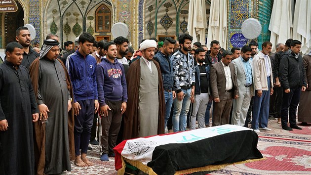 Iran se modl za sedmnctiletho mladka, kter zemel bhem protivldnch demonstrac. (29. listopadu 2019)
