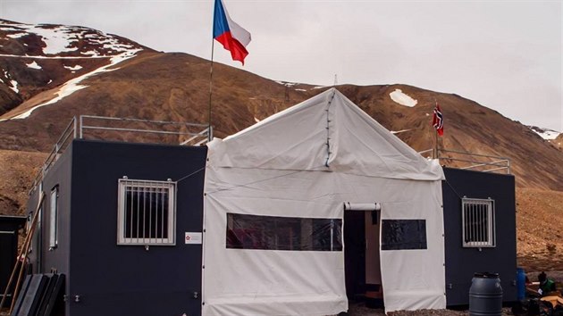 Ter�nn� stanice je vzd�lenou 60 kilometr� od hlavn�ho m�sta �picberk Longyearbyenu.