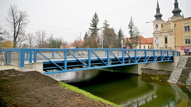 Zbrdovick most se otevr doprav. Na dva tdny ho vyt vlakov vluka.