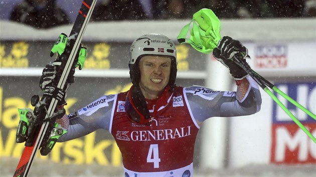 Henrik Kristoffersen slav triumf ve slalomu v Levi.