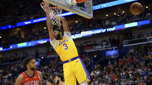 Anthony Davis z Los Angeles Lakers po smei do koe New Orleans.