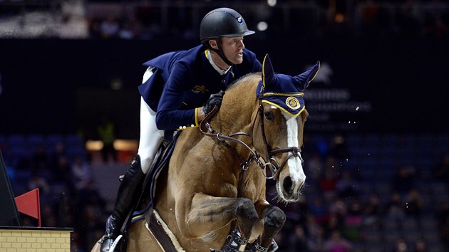 Niels Bruynseels z parkurov�ho t�mu Prague Lions s kon�m Gancia De Muze.