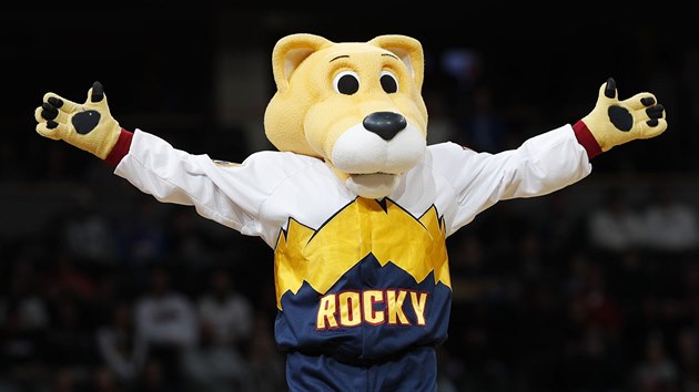 Rocky bav divky na NBA v Denveru.