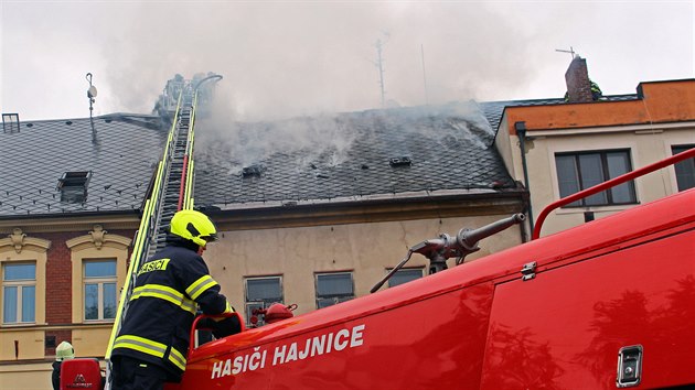 Po��r vypukl v dom�, kter� pat�� m�stu Dv�r Kr�lov� (26. 11. 2019).