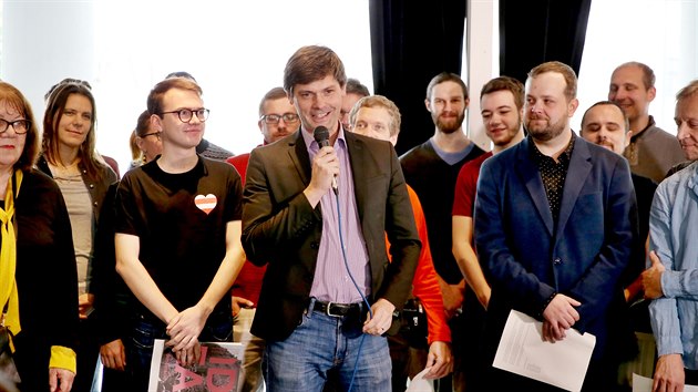 Novou obanskou platformu Oteven Brno podpoili ji sentor a bval kandidt na prezidenta Marek Hiler i brnnsk exsentorka a stavn soudkyn Elika Wagnerov.