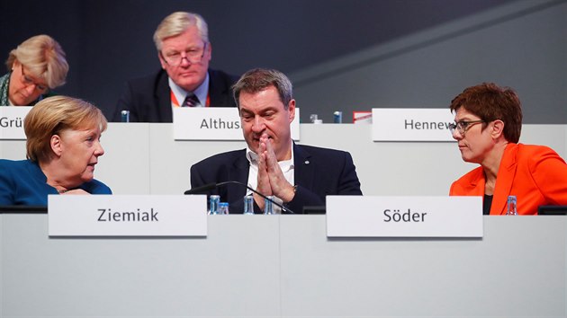 Nmeck kanclka Angela Merkelov, a pedseda Kesanskosociln unie (CSU) Markus Sder a pedsedkyn nmeckch kesanskch demokrat (CDU) Annegret Krampov-Karrenbauerov na stranickm sjezdu v Lipsku. (23. listopadu 2019)