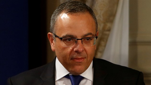 Kvli vyetovn vrady novinky Daphne Caruanaov Galiziov rezignoval f adu maltsk vldy Keith Schembri. (26. listopadu 2019)