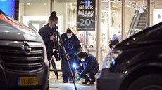 Při útoku nožem na nákupním bulváru v nizozemském Haagu bylo zraněno několik...