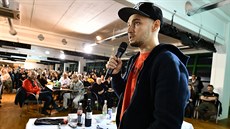 Karel Abraham hovo�í na setkání s fanou�ky v Brn� a oznamuje, �e po výpov�di od...
