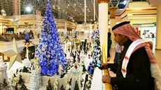Vánoční výzdoba v obchodním centru v Dubaji