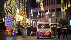 Pi útoku noem na nákupním bulváru v nizozemském Haagu bylo zranno nkolik...